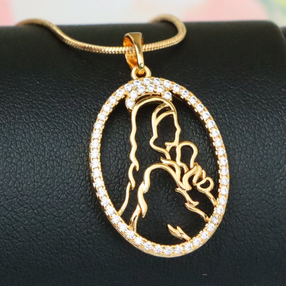 "Elegant Rose Gold Oval Pendant with Mother and Child Silhouette, XPPT1530